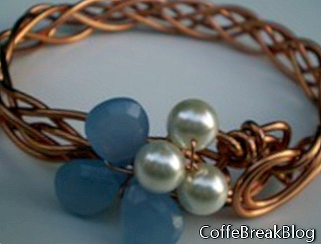 Periwinkle and Pearls Armband