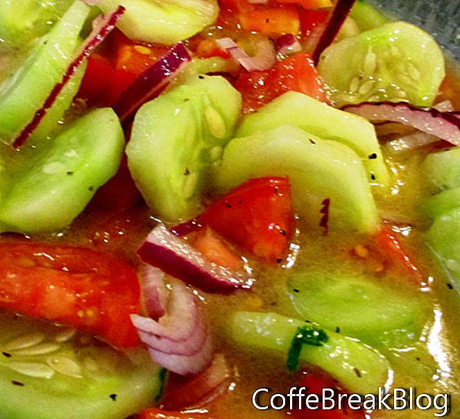 Rezept für Gurken-, Tomaten- und Zwiebelsalat