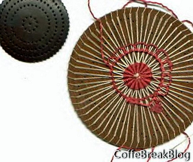 старовинний ткацький ткацький верстат та ткацький верстат із закладеними нитками фундаменту