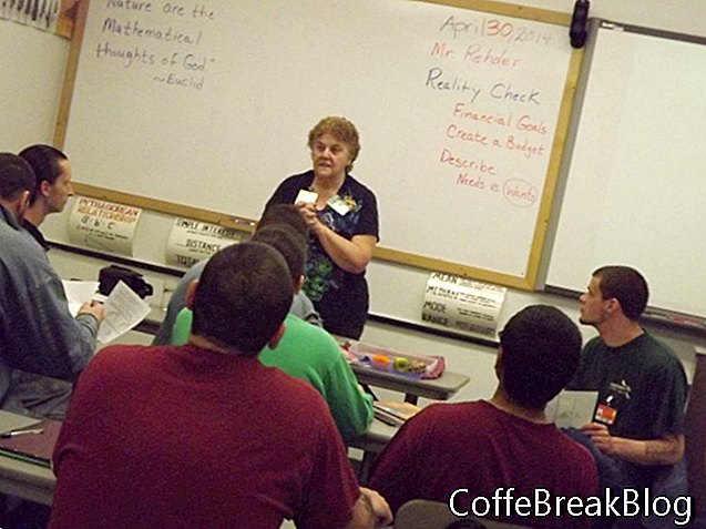 Джорджия Сейц, учител за опъване, в час в Поправителния институт в Северен Айдахо 2014 г.