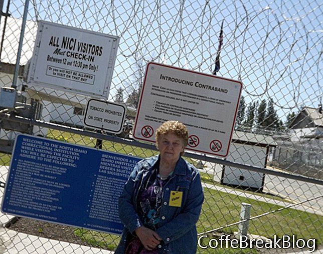 Georgia Seitz, Tätowierungslehrerin, am Northern Idaho Correctional Institute 2014