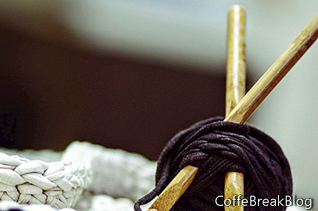 Плетена с плетене на една кука филцова брошка