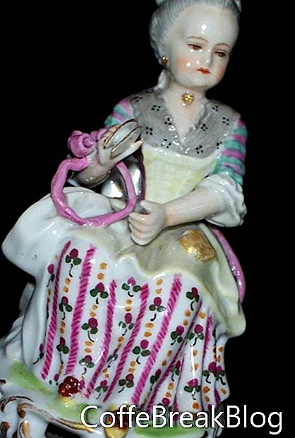 18ου αιώνα Capodimonte Meissen - στυλ μικρό κορίτσι w / κορδέλες / λεωφορείο με κόμπους, Ruby Lane Antiques