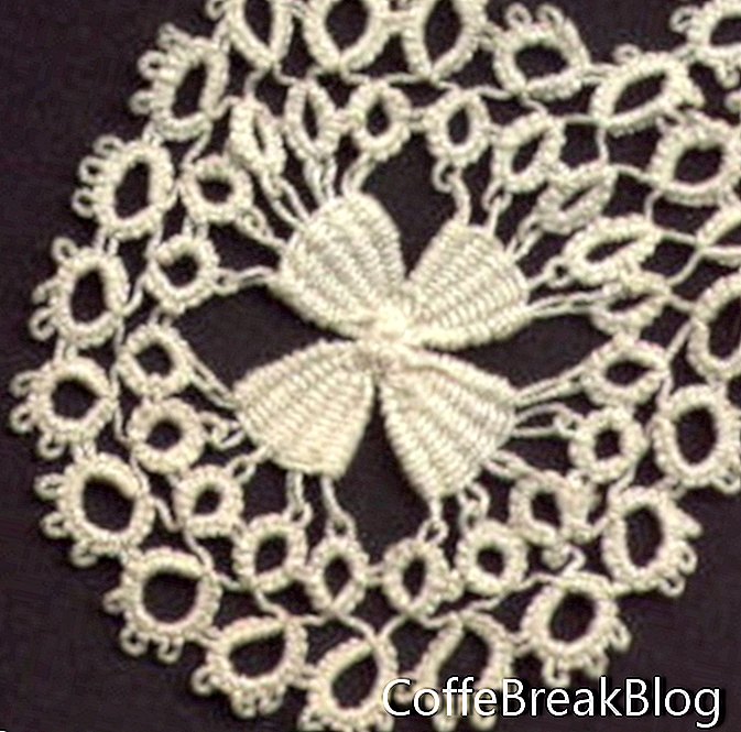 Tatted Lace Medaillon mit Nadel Webzentrum