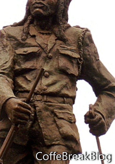 Dedan Kimathi - Mau Mau savaşçısı heykeli